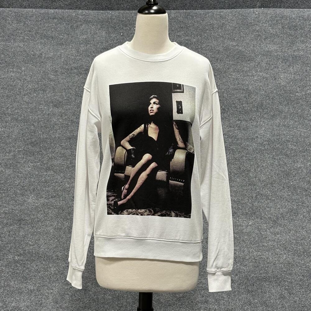 Amy Winehouse Sweatshirt Womens Small White Graphic Print Crewneck Pullover